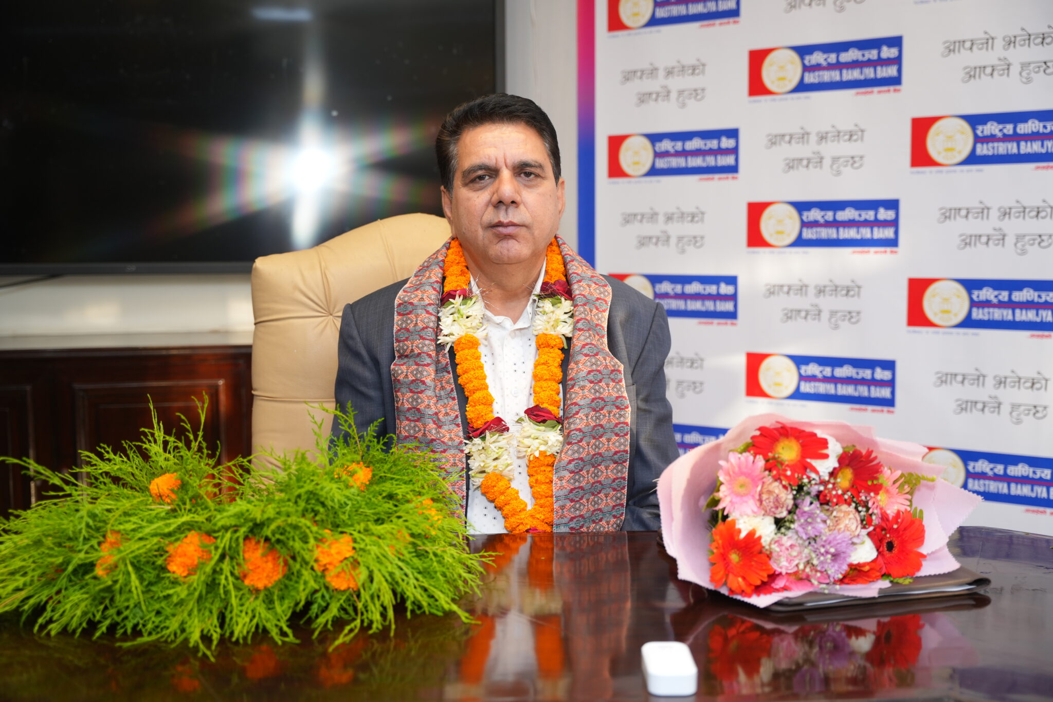 राष्ट्रिय वाणिज्य बैंकका नवनियुक्त अध्यक्ष ढकालद्वारा पदभार ग्रहण