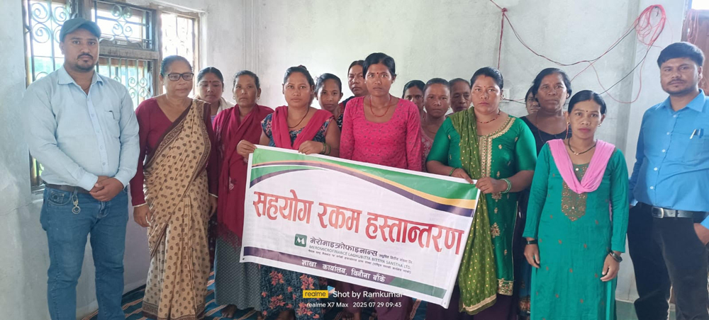 मेरो माइक्रोफाइनान्सद्वारा सदस्यलाई बीमा दावी रकम हस्तान्तरण